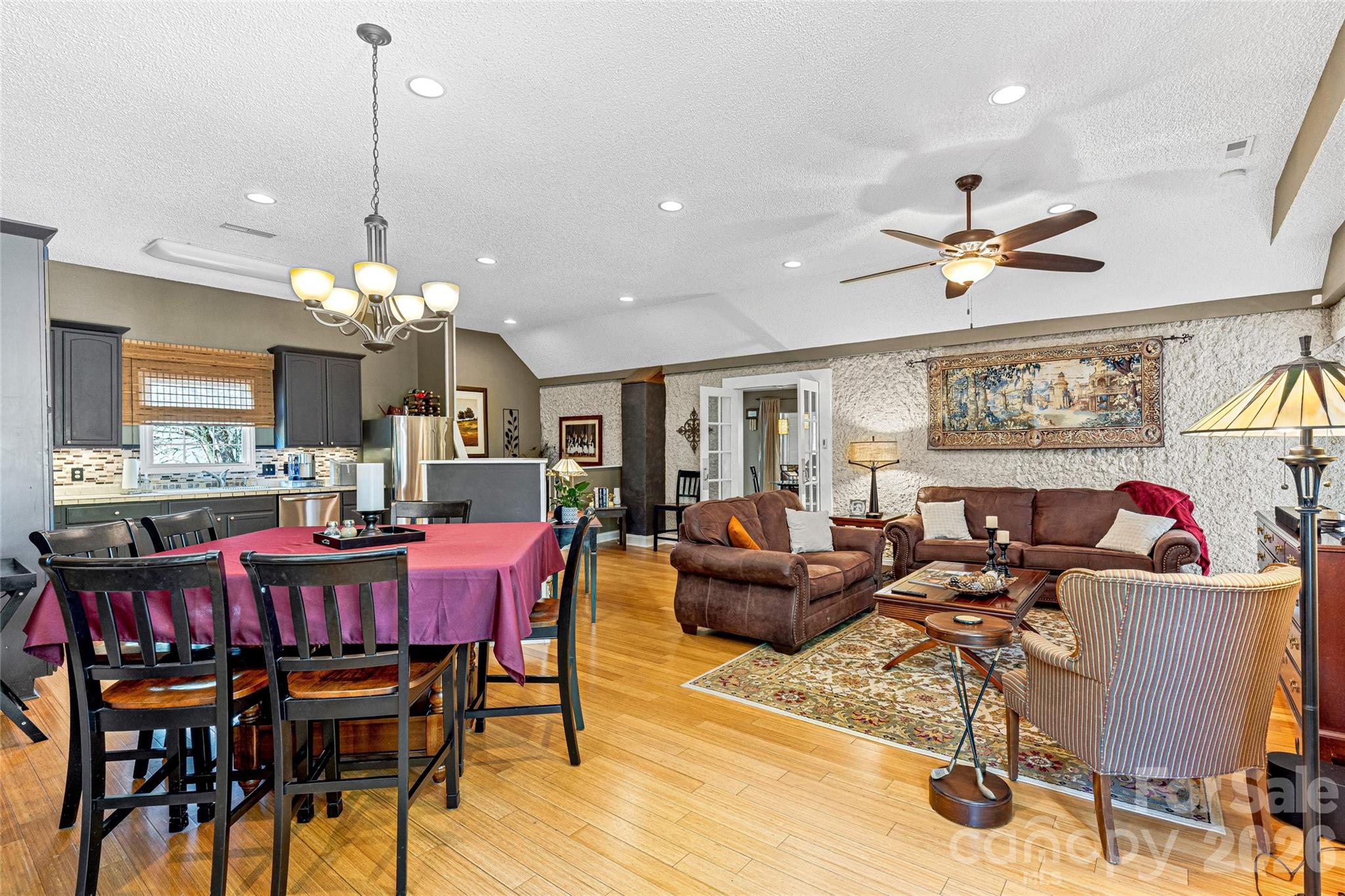 672 Blythe Street Hendersonville NC 28739