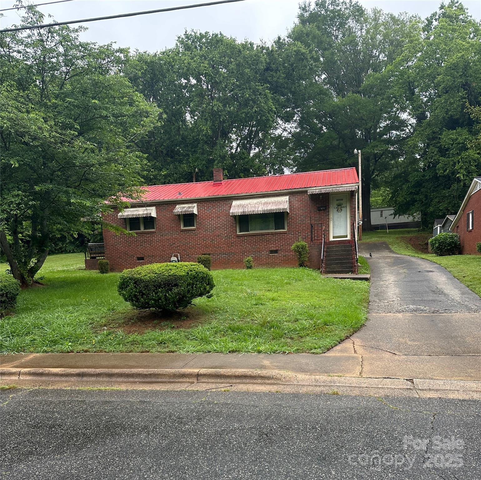 127 S Caldwell Avenue Newton NC 28658