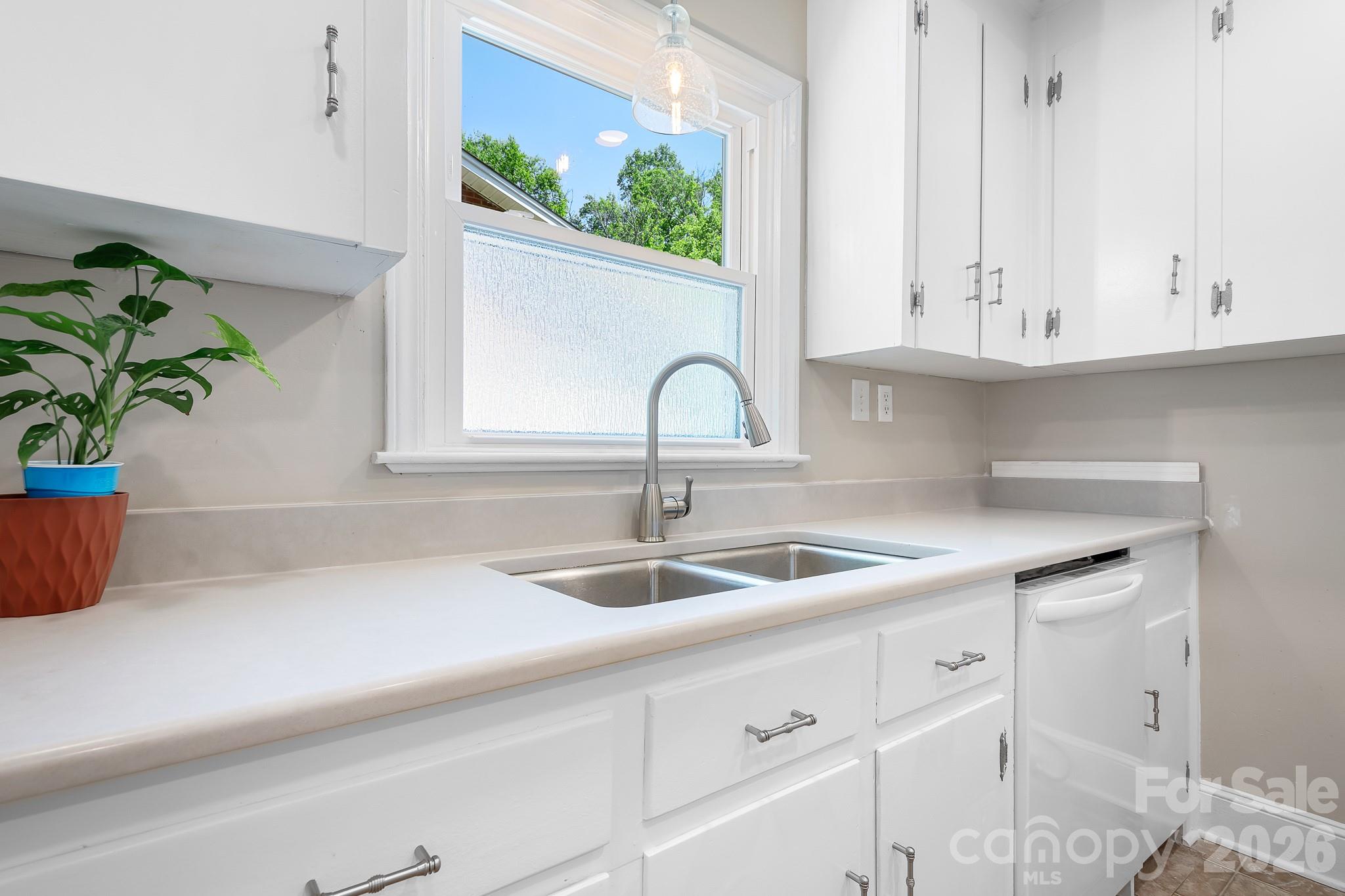 3960 Bristol Drive Charlotte NC 28208