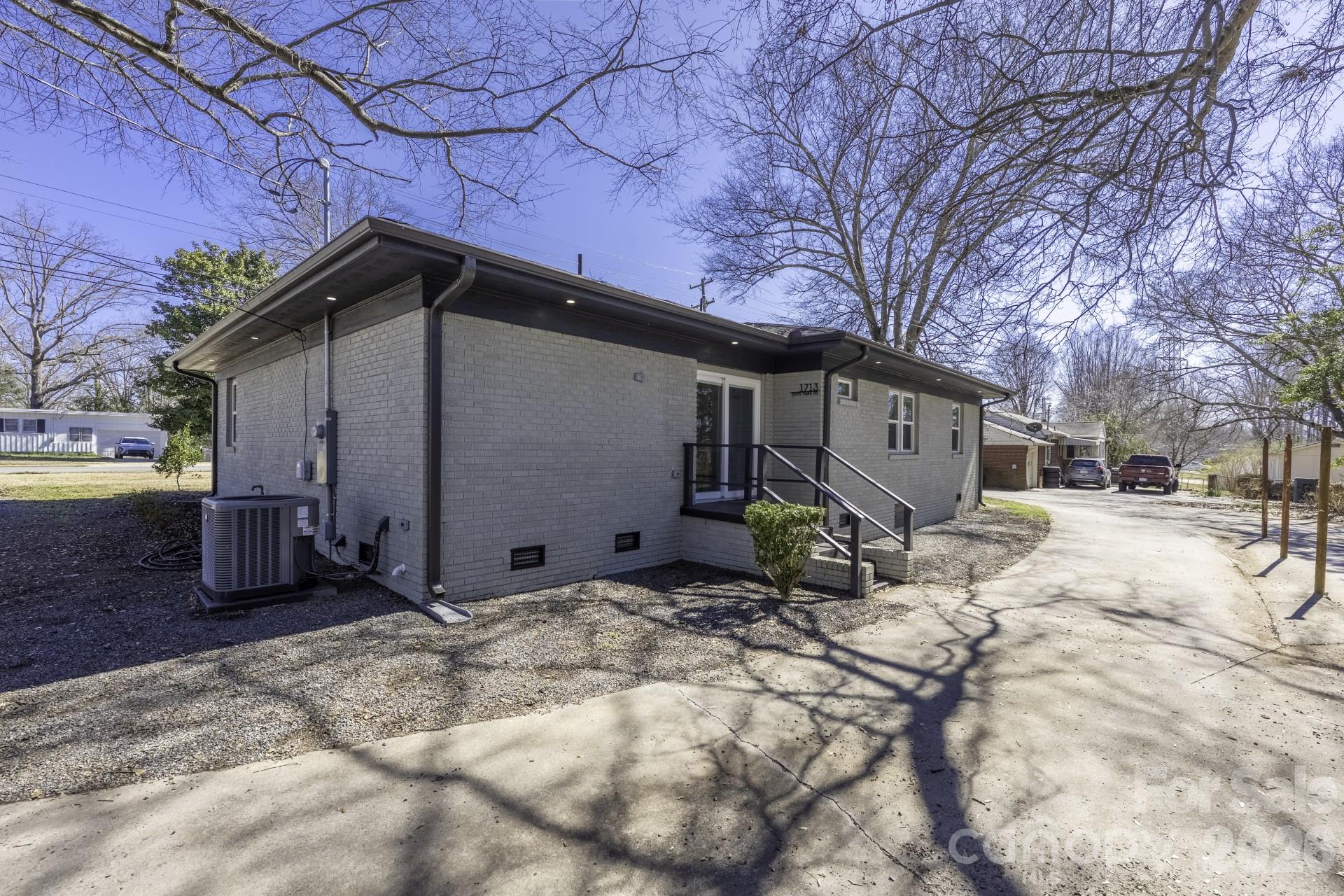1713 Davis Park Road Gastonia NC 28052