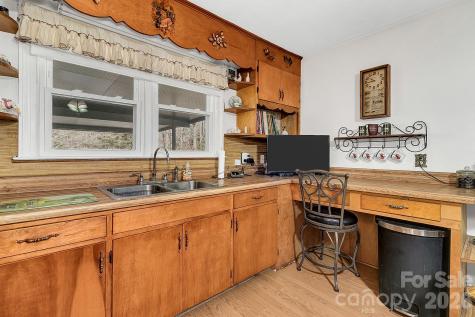 44 Tuttle Road Hendersonville NC 28792