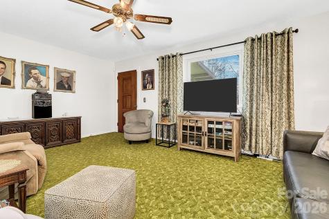 44 Tuttle Road Hendersonville NC 28792