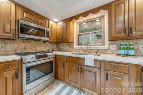 63 Pinecroft Road Asheville NC 28804