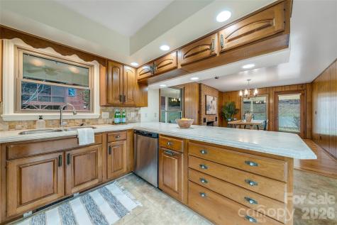 63 Pinecroft Road Asheville NC 28804