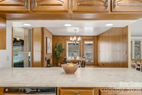 63 Pinecroft Road Asheville NC 28804