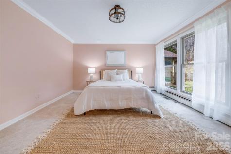 63 Pinecroft Road Asheville NC 28804