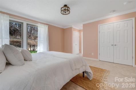 63 Pinecroft Road Asheville NC 28804