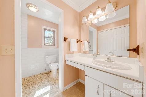 63 Pinecroft Road Asheville NC 28804