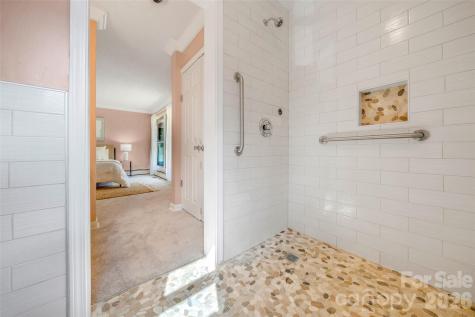 63 Pinecroft Road Asheville NC 28804