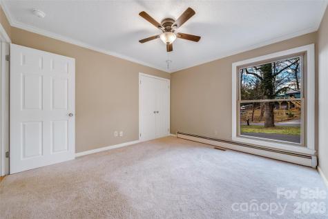 63 Pinecroft Road Asheville NC 28804