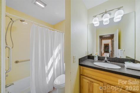 63 Pinecroft Road Asheville NC 28804