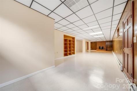 63 Pinecroft Road Asheville NC 28804