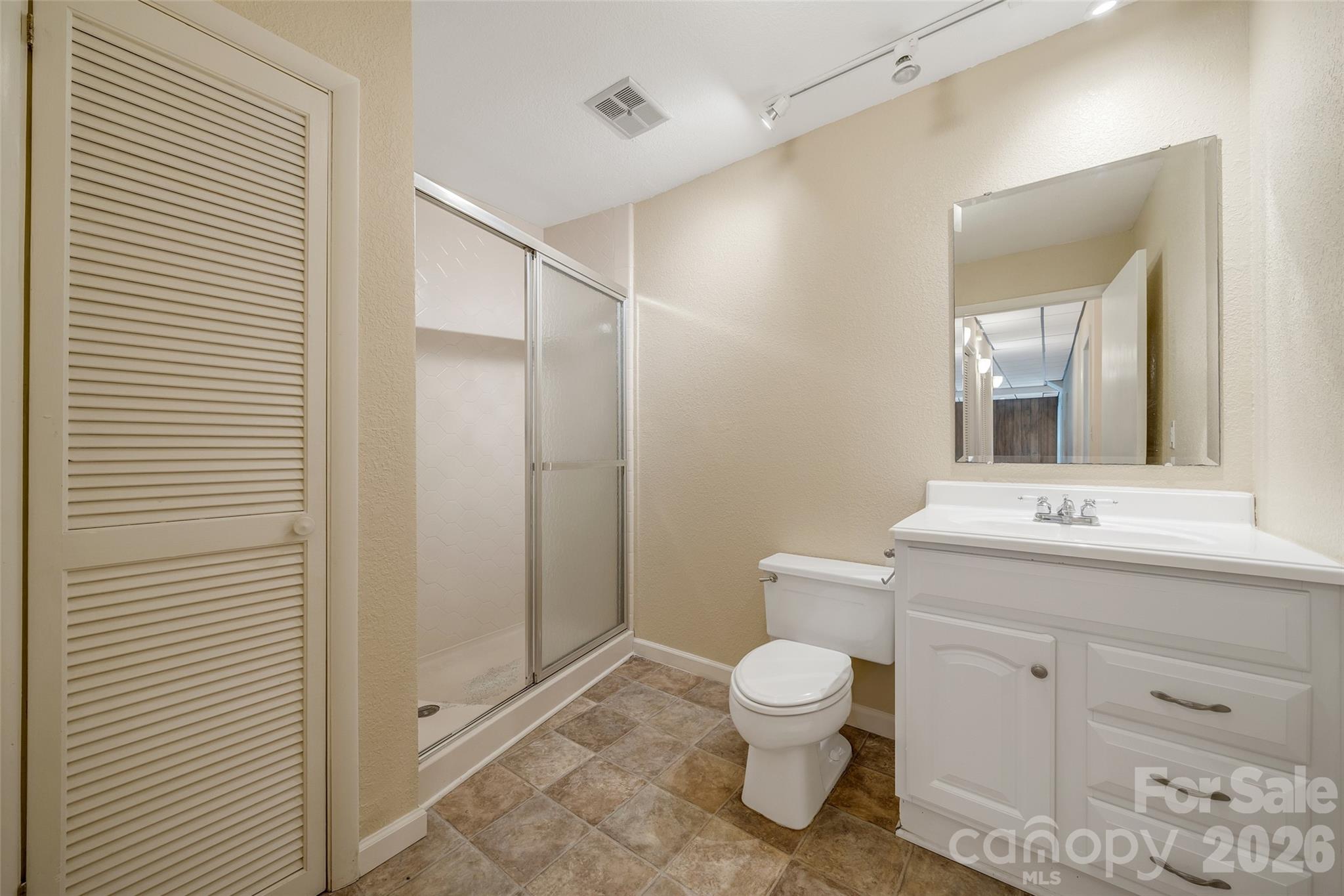 63 Pinecroft Road Asheville NC 28804
