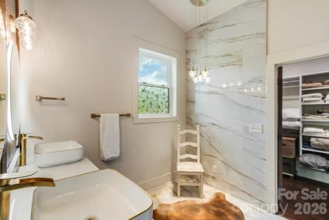 90 Summitt Street Waynesville NC 28786