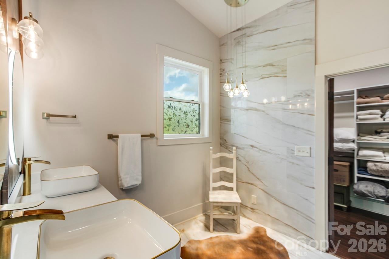 90 Summitt Street Waynesville NC 28786