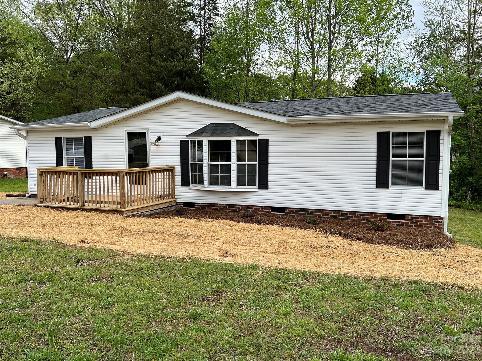 1245 Suncrest Avenue Statesville NC 28677