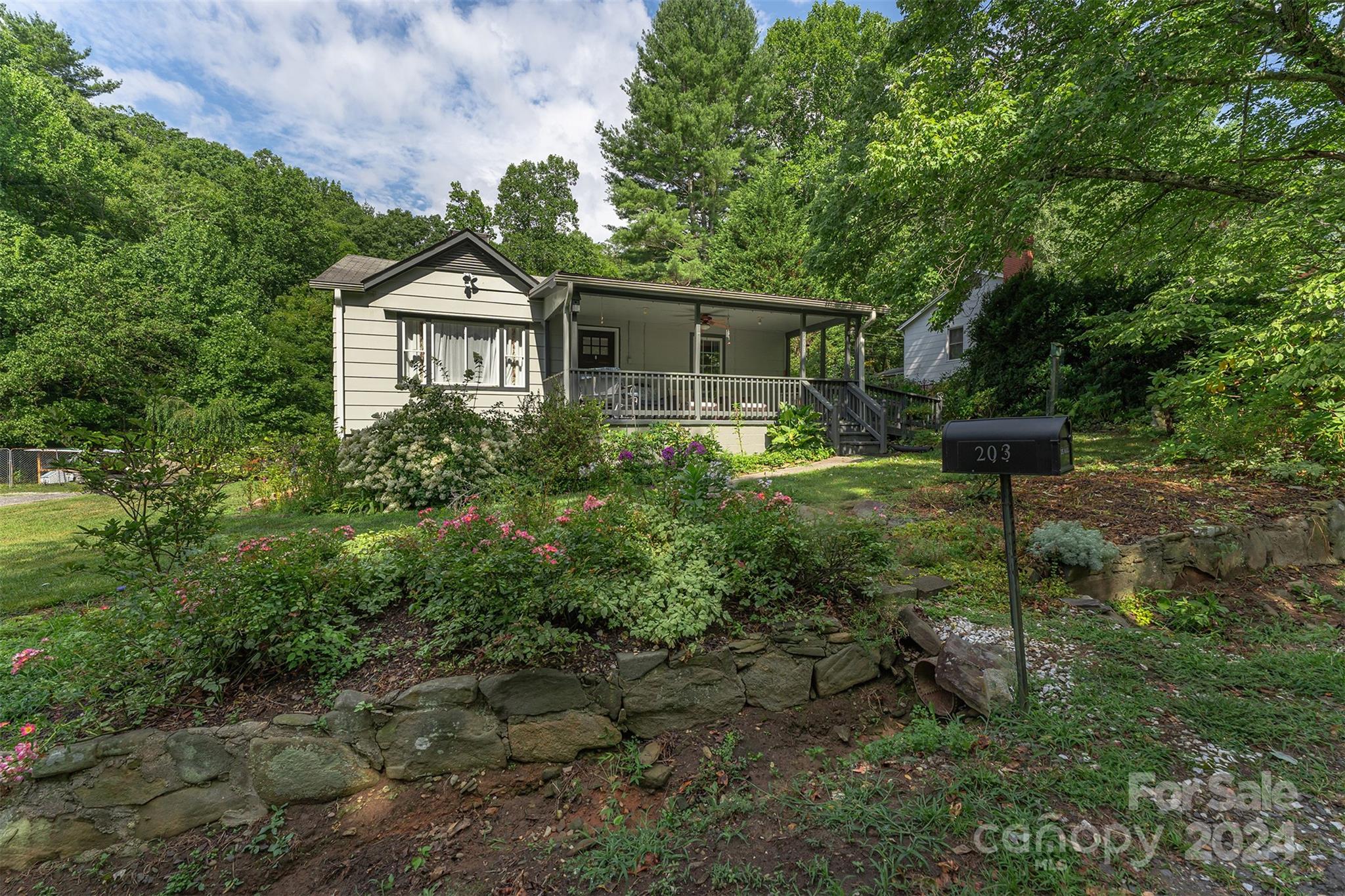 203 Woodland Drive Swannanoa NC 28778
