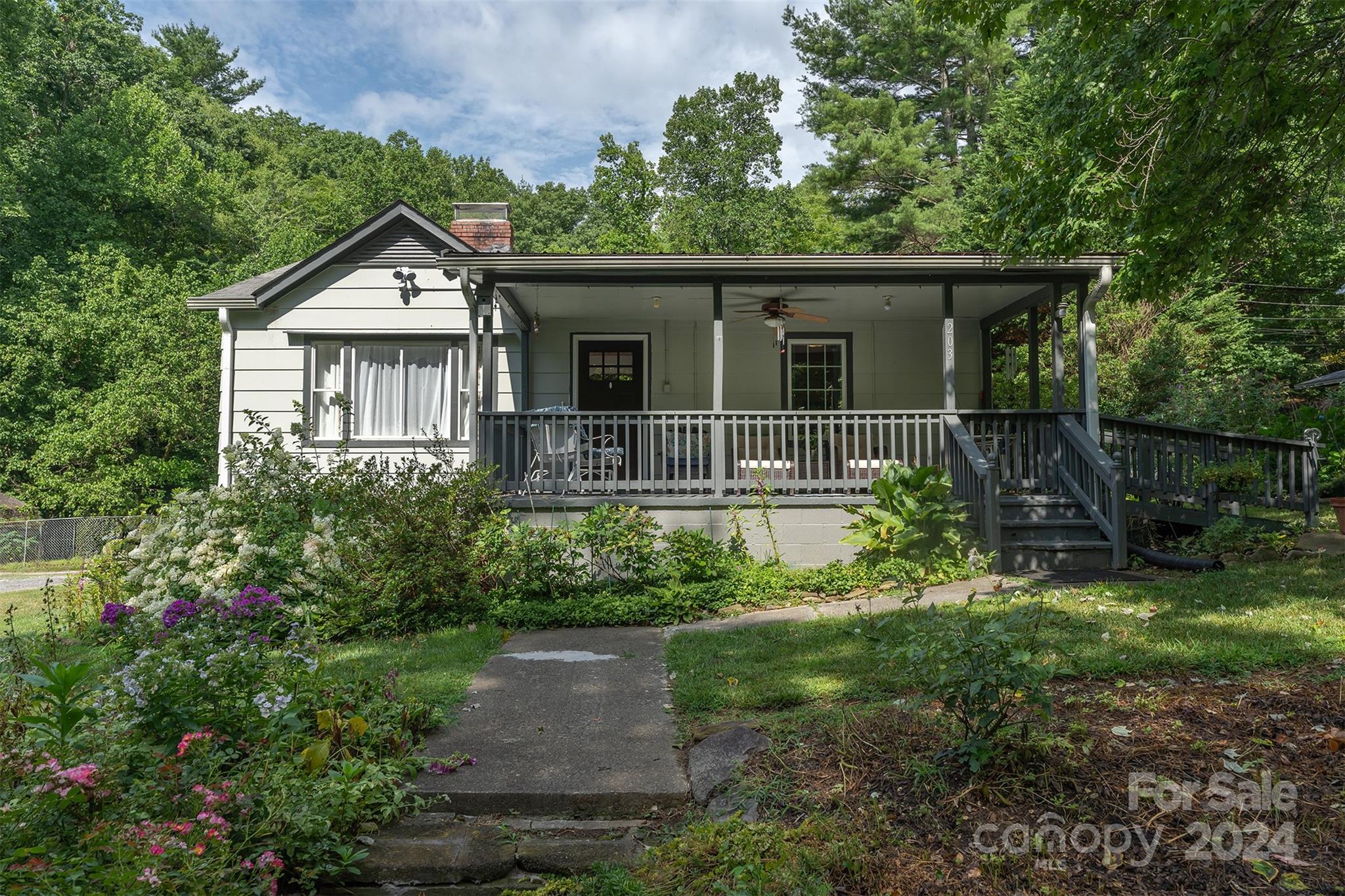 203 Woodland Drive Swannanoa NC 28778