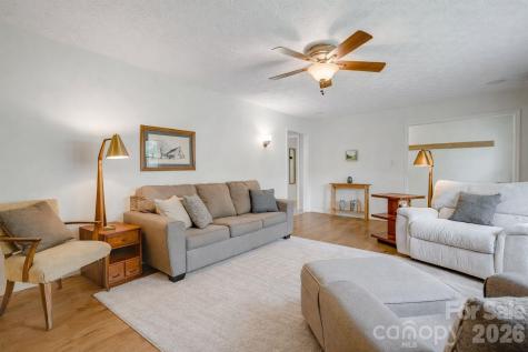 6334 Jacks Creek Road Burnsville NC 28714