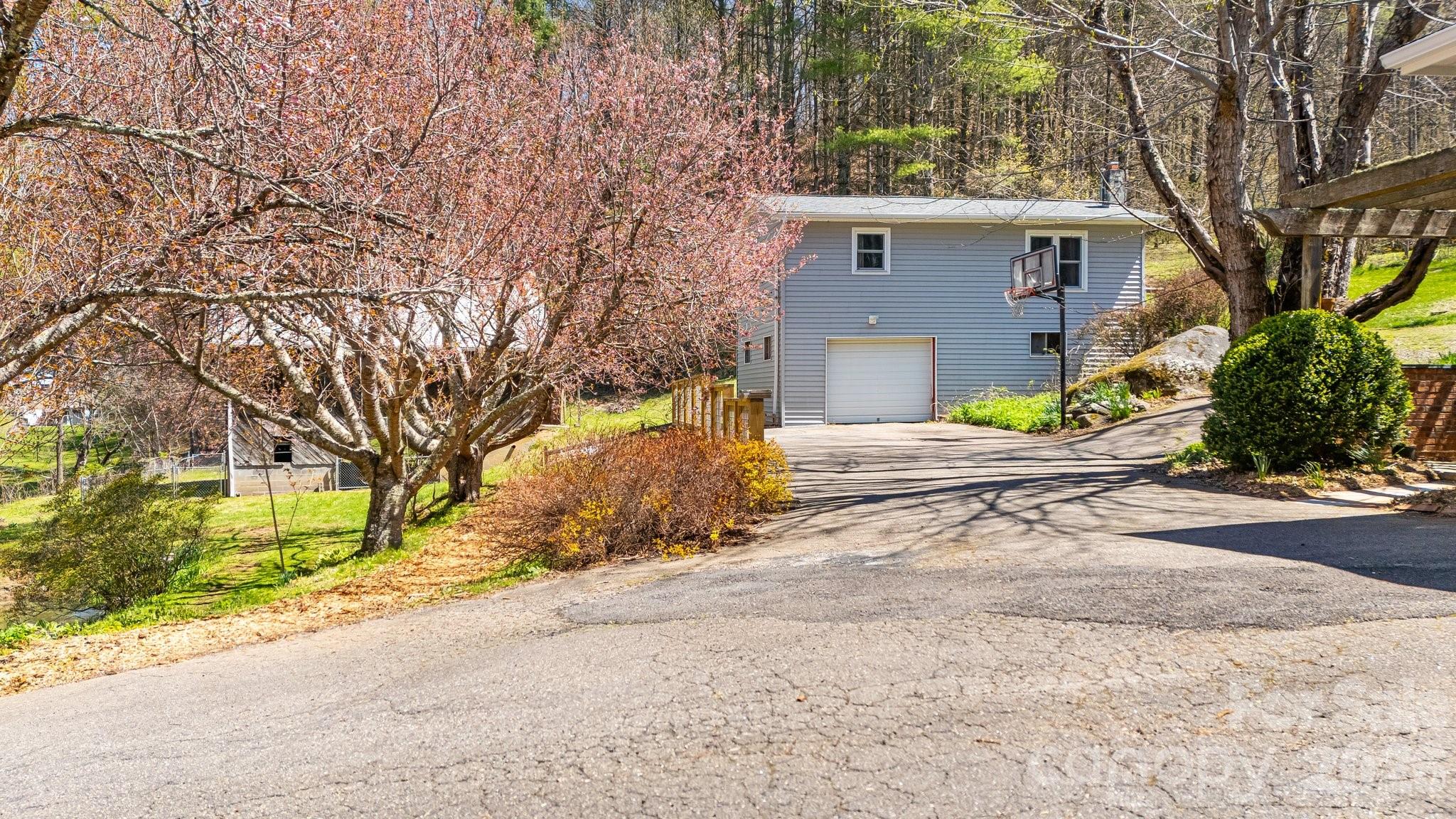 6334 Jacks Creek Road Burnsville NC 28714