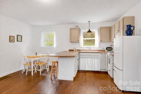 6334 Jacks Creek Road Burnsville NC 28714