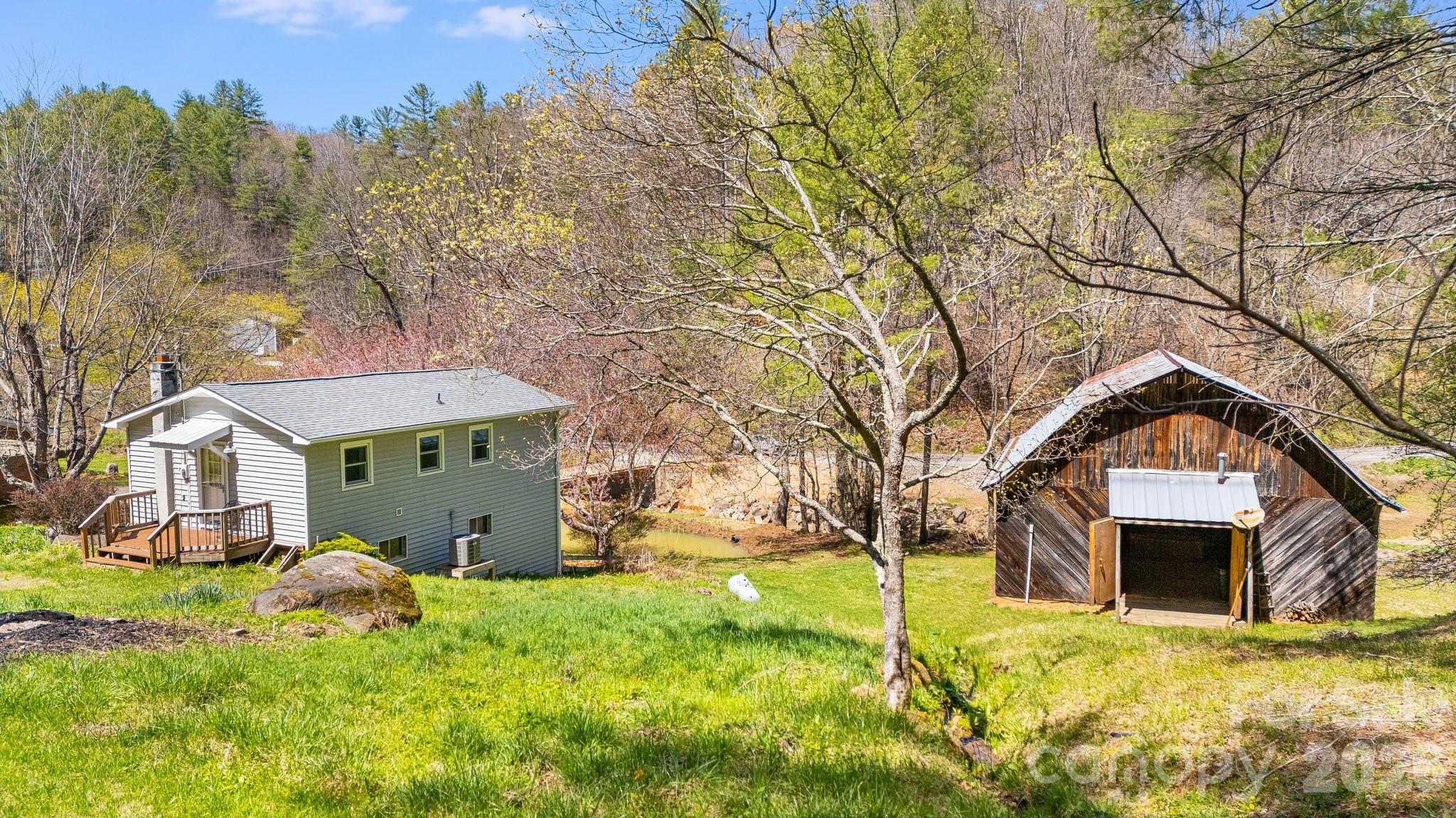 6334 Jacks Creek Road Burnsville NC 28714