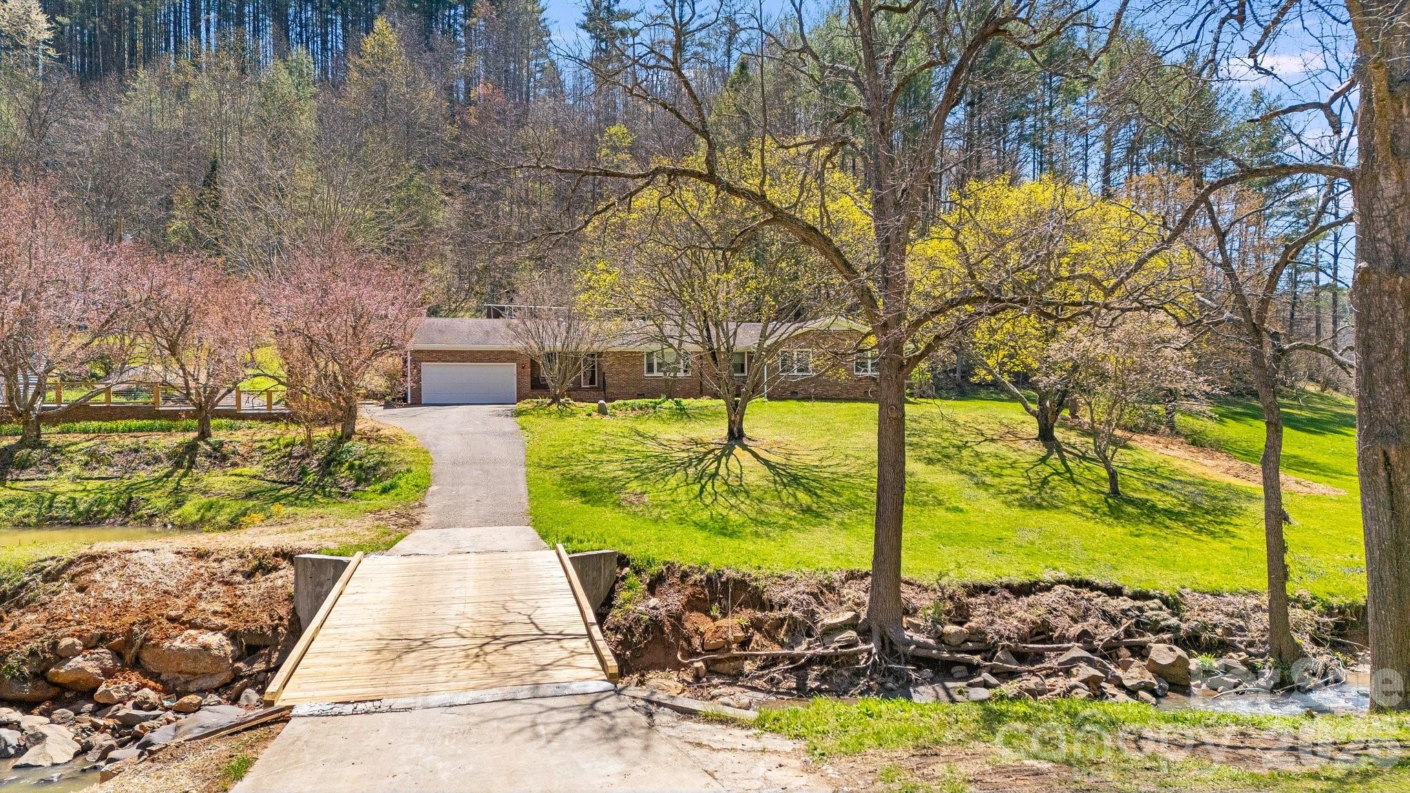 6334 Jacks Creek Road Burnsville NC 28714