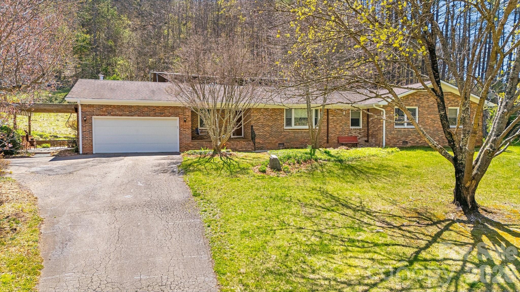 6334 Jacks Creek Road Burnsville NC 28714