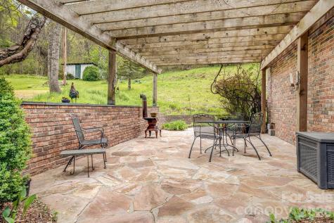 6334 Jacks Creek Road Burnsville NC 28714