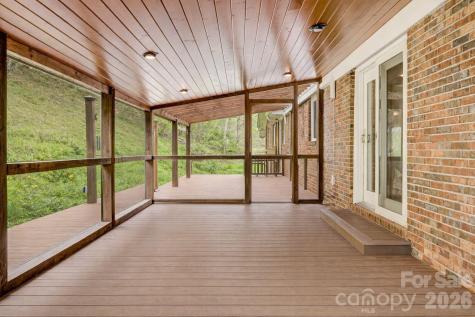 6334 Jacks Creek Road Burnsville NC 28714