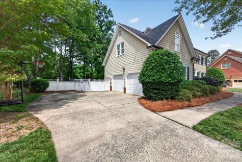 10216 Hollybrook Drive Charlotte NC 28277