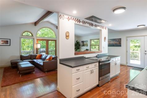 26 Utopia Road Asheville NC 28805