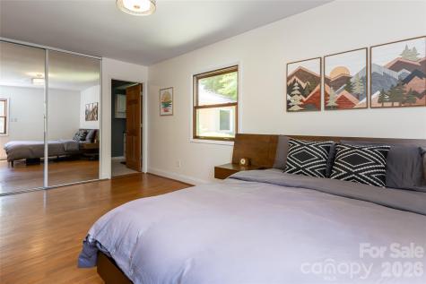 26 Utopia Road Asheville NC 28805