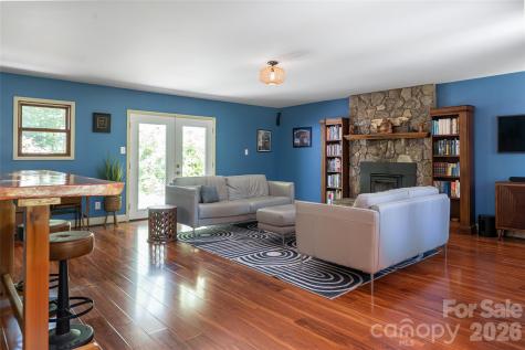 26 Utopia Road Asheville NC 28805