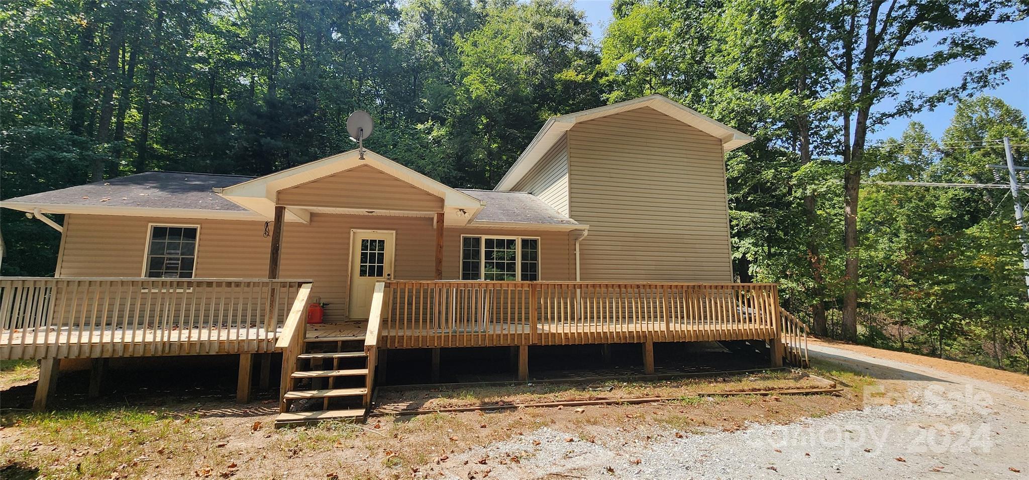 1900 Shook Cove Road Tuckasegee NC 28783