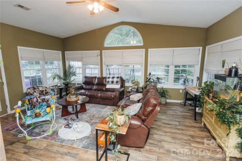 341 Bond Street Marion NC 28752