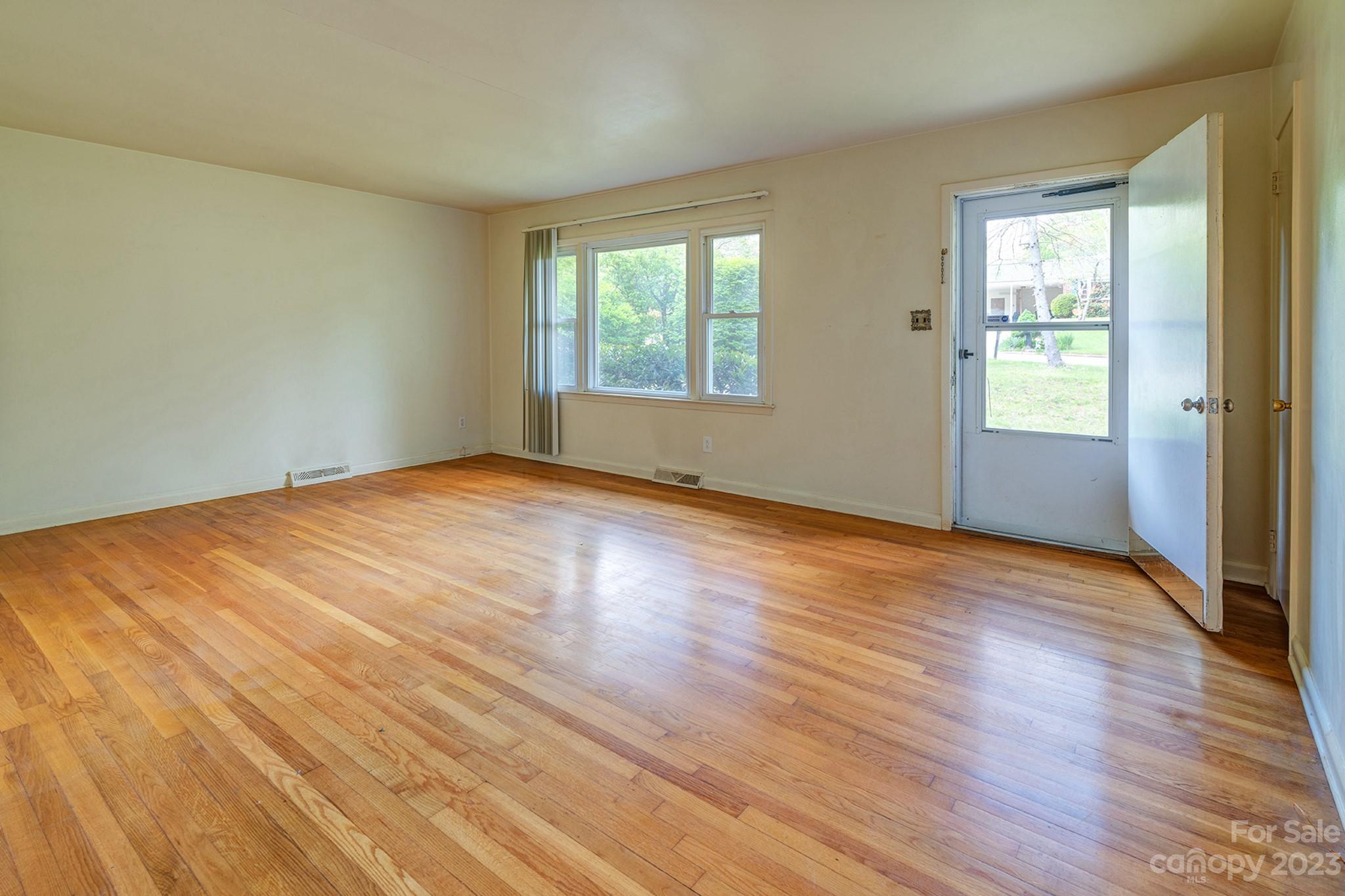 10 Wagon Road Asheville NC 28805
