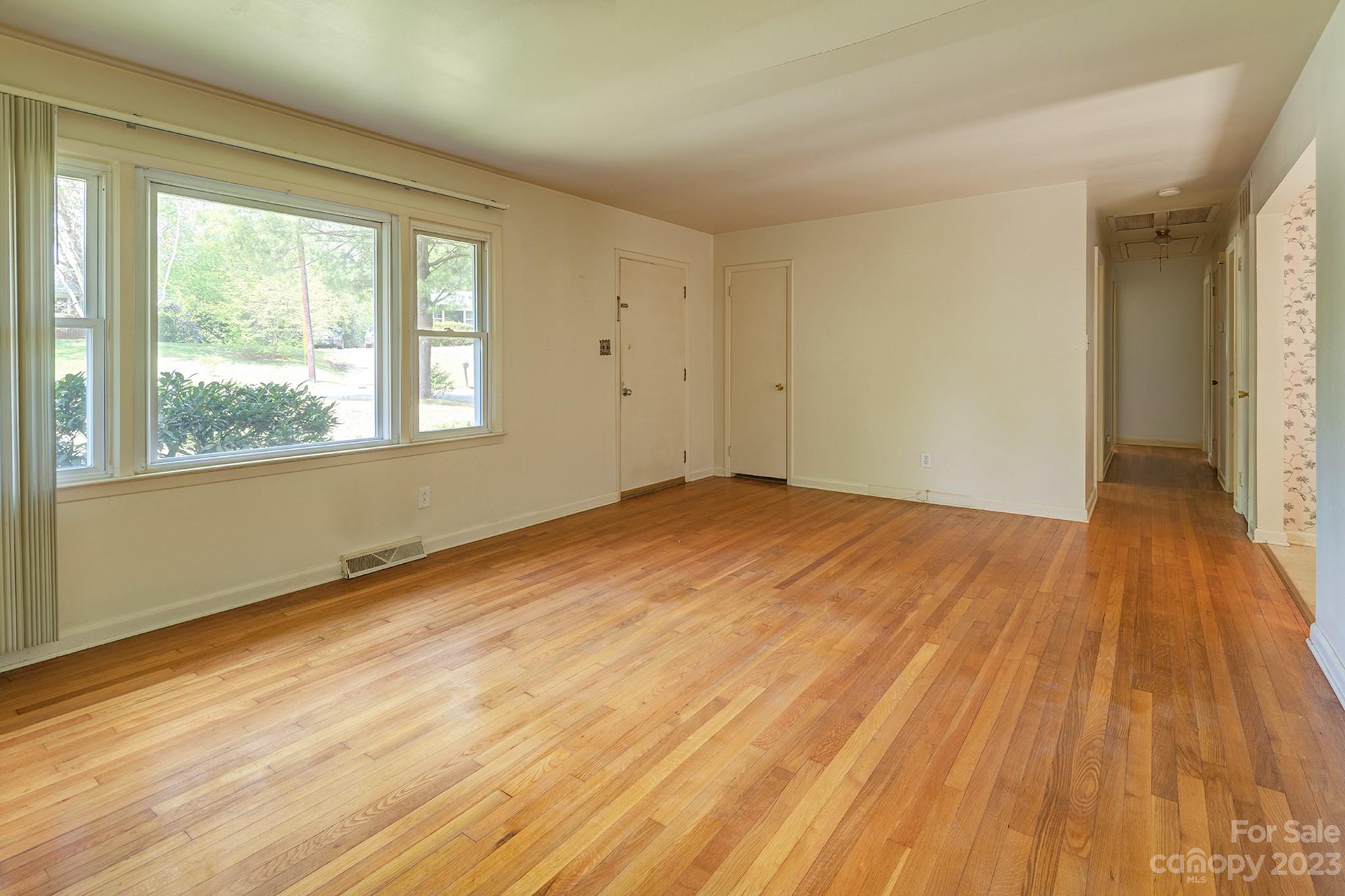 10 Wagon Road Asheville NC 28805