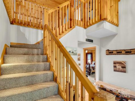 1064 Point Of View Drive Waynesville NC 28785