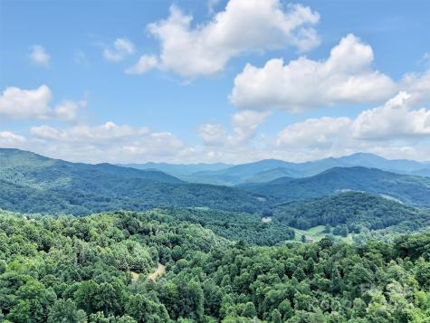 1064 Point Of View Drive Waynesville NC 28785