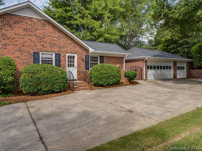 6811 Rocky Falls Road Charlotte NC 28211
