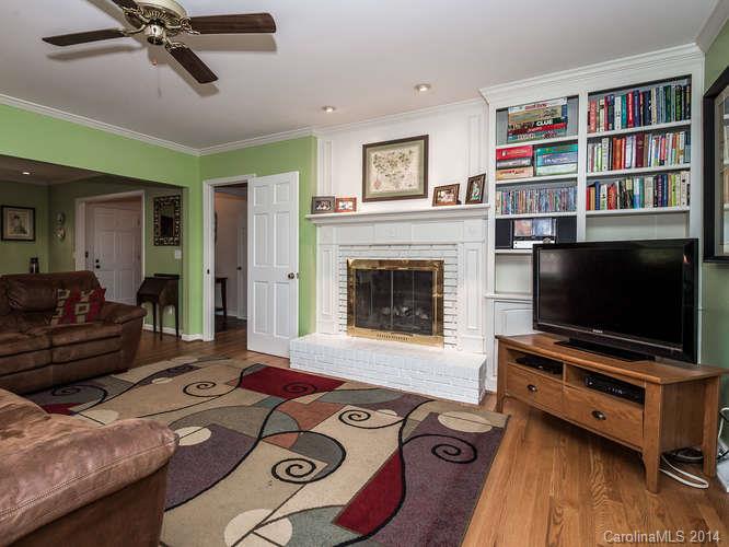 6811 Rocky Falls Road Charlotte NC 28211