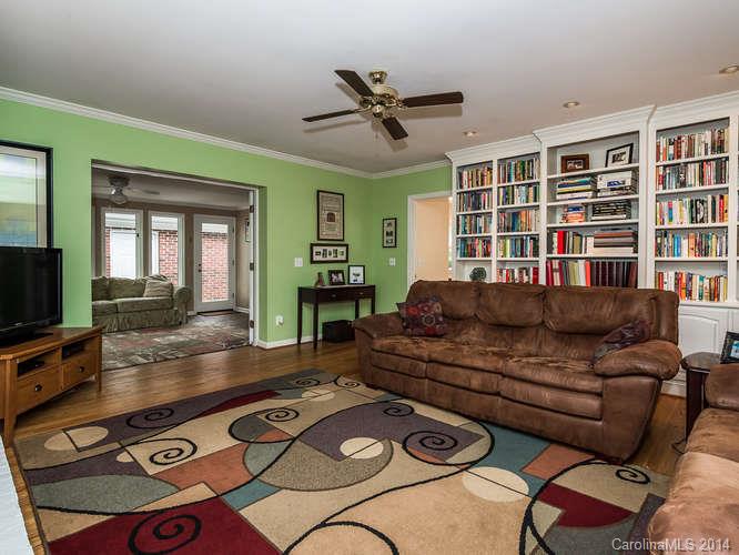 6811 Rocky Falls Road Charlotte NC 28211