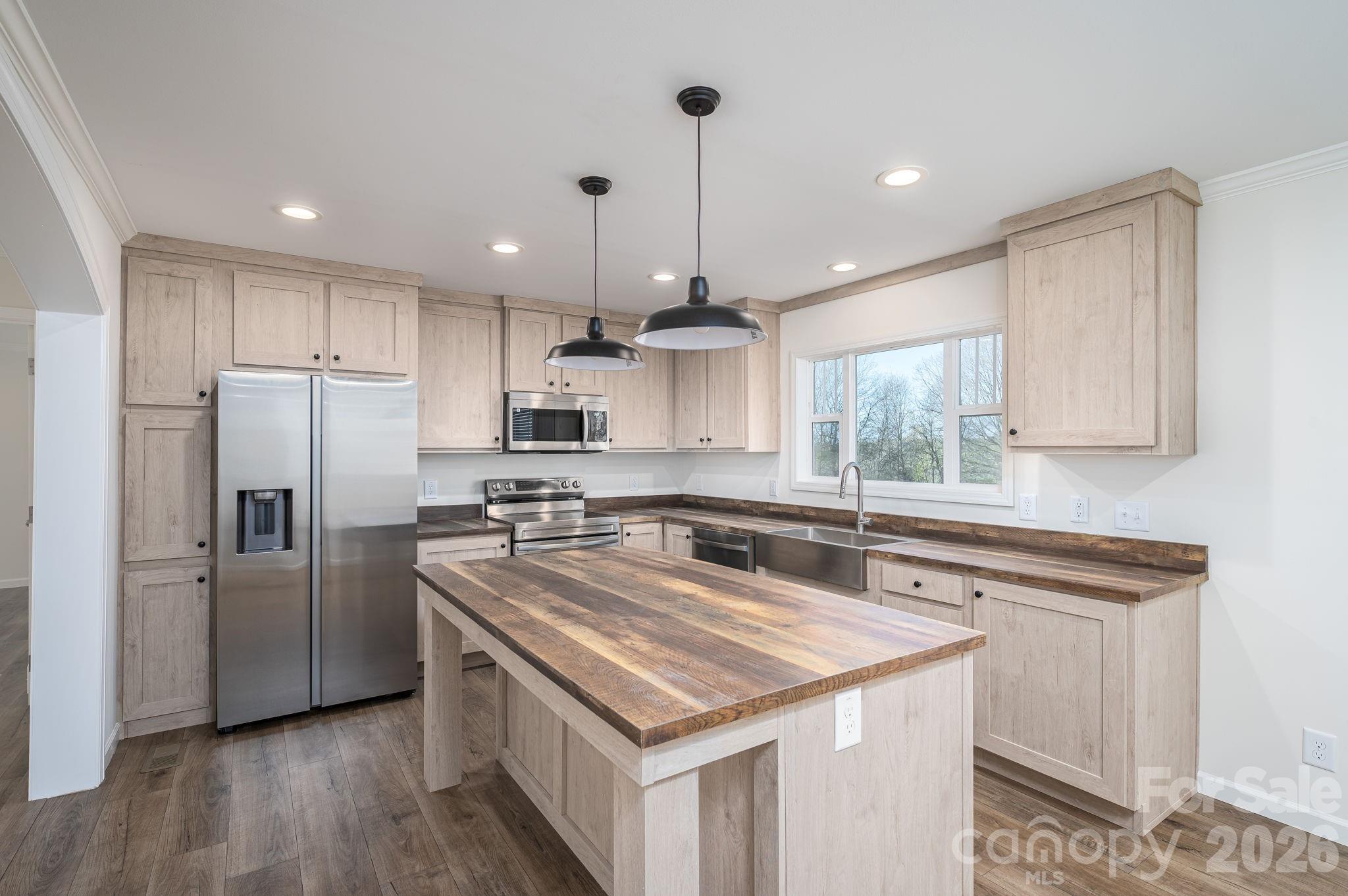 808 W Eagleview Lane Lawndale NC 28090