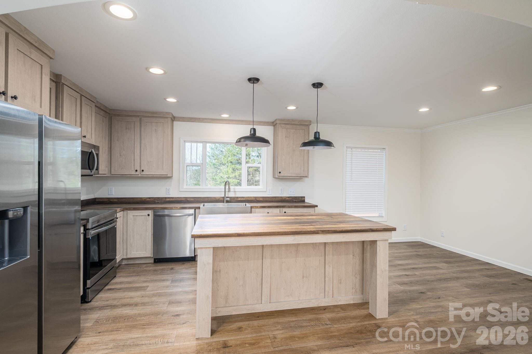 808 W Eagleview Lane Lawndale NC 28090