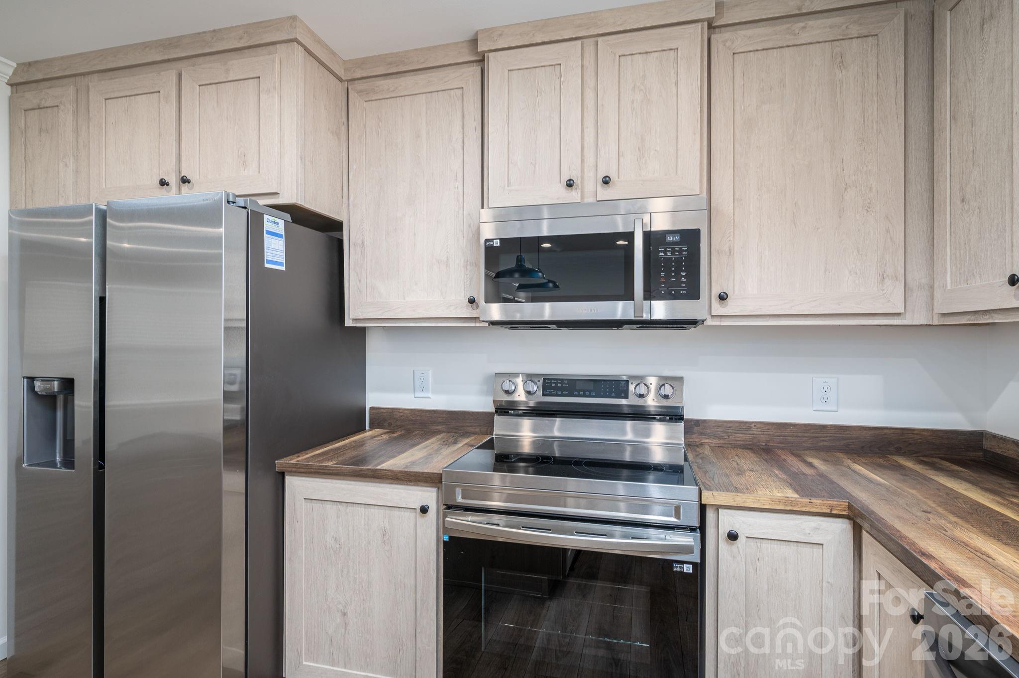 808 W Eagleview Lane Lawndale NC 28090