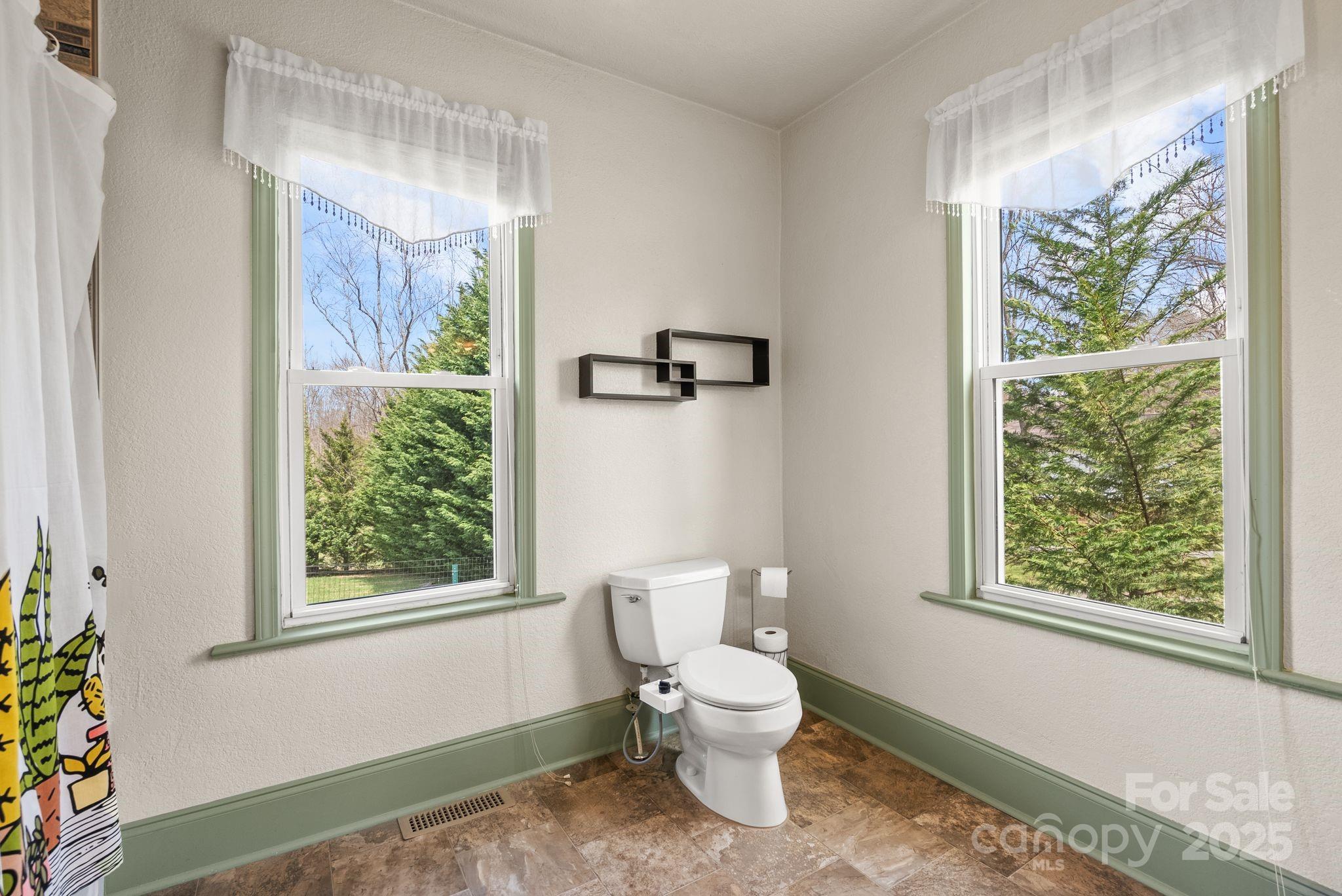 40 W Oakview Road Asheville NC 28806
