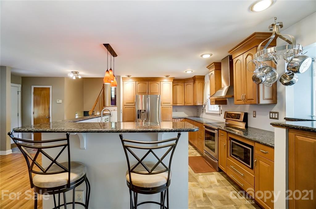 4624 Twin Oaks Place Charlotte NC 28212