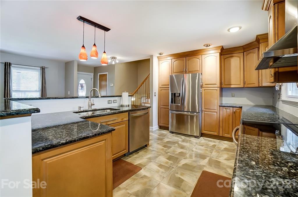 4624 Twin Oaks Place Charlotte NC 28212