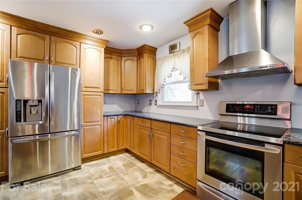 4624 Twin Oaks Place Charlotte NC 28212